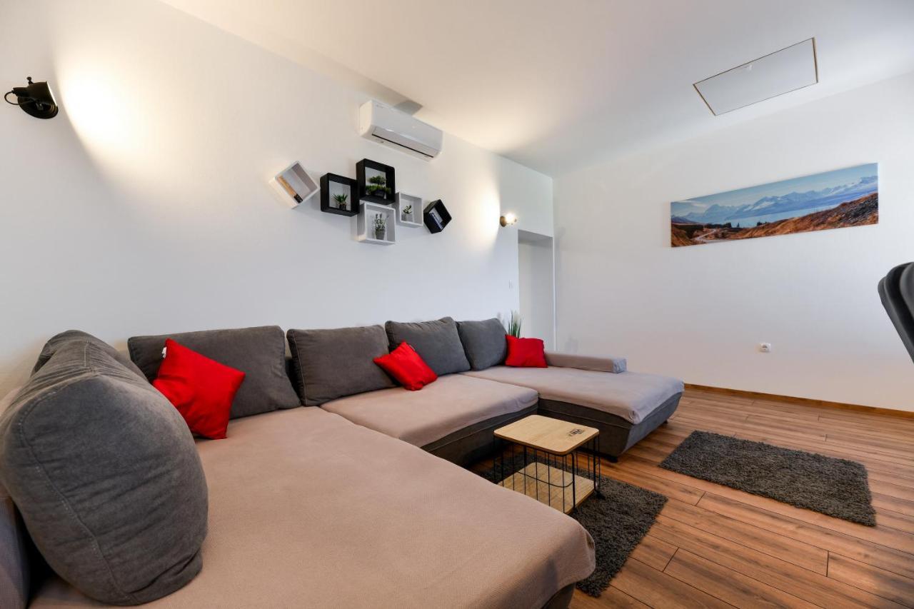 Holiday Home Škevini Dvori Starigrad Paklenica Buitenkant foto