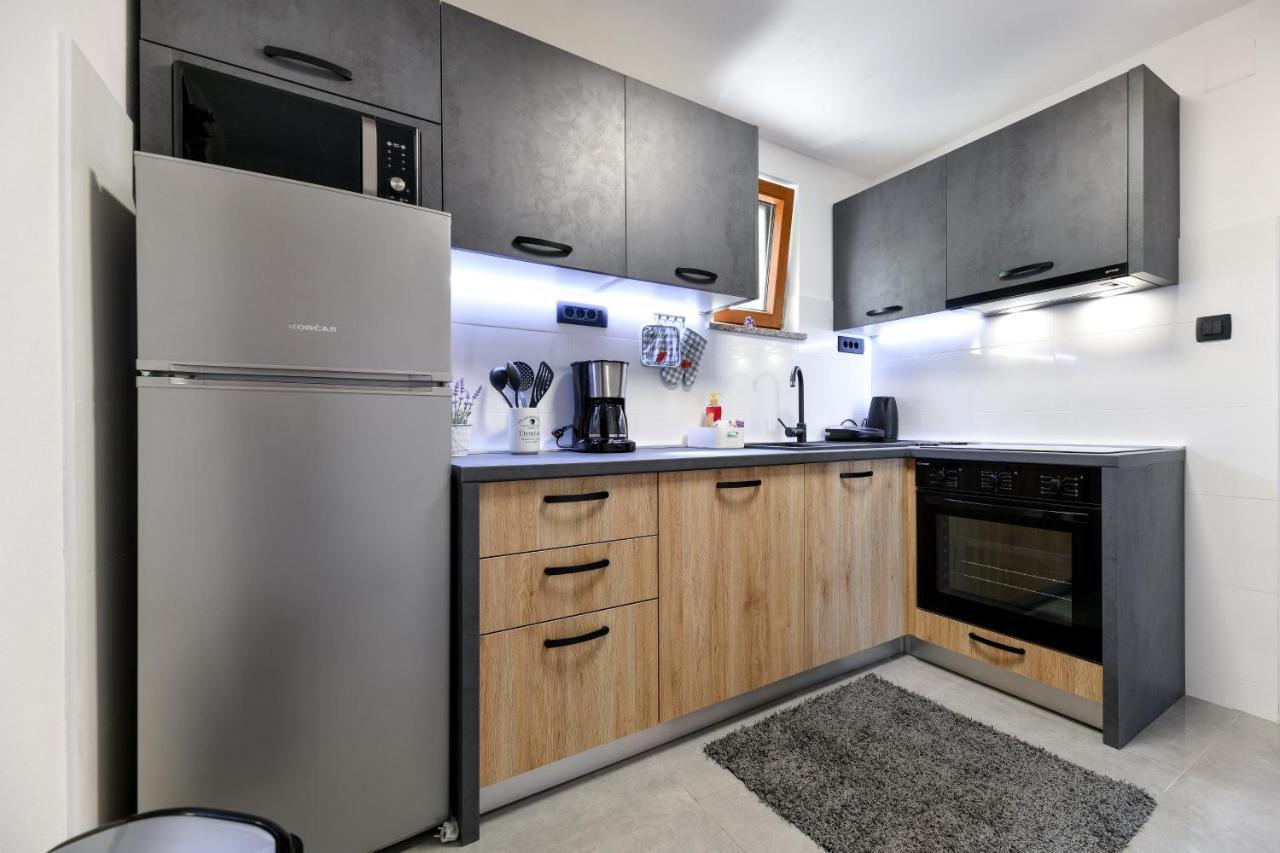 Holiday Home Škevini Dvori Starigrad Paklenica Buitenkant foto