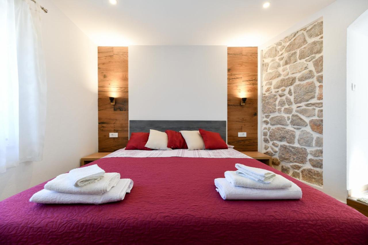 Holiday Home Škevini Dvori Starigrad Paklenica Buitenkant foto