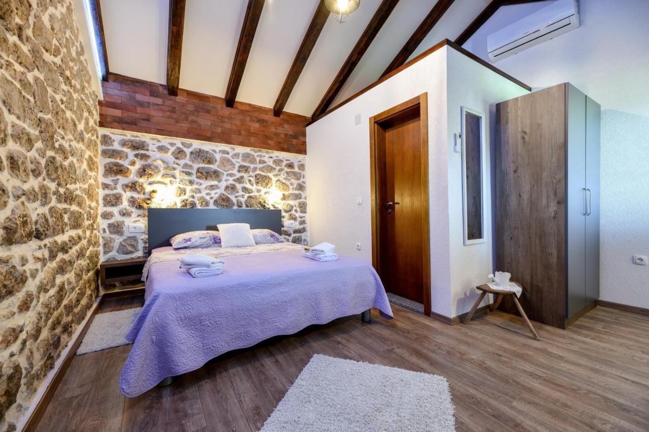 Holiday Home Škevini Dvori Starigrad Paklenica Buitenkant foto
